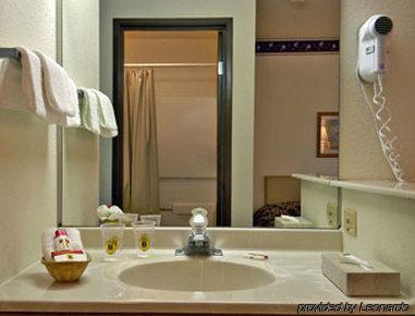 Super 8 By Wyndham San Antonio/Fiesta Hotel Room photo